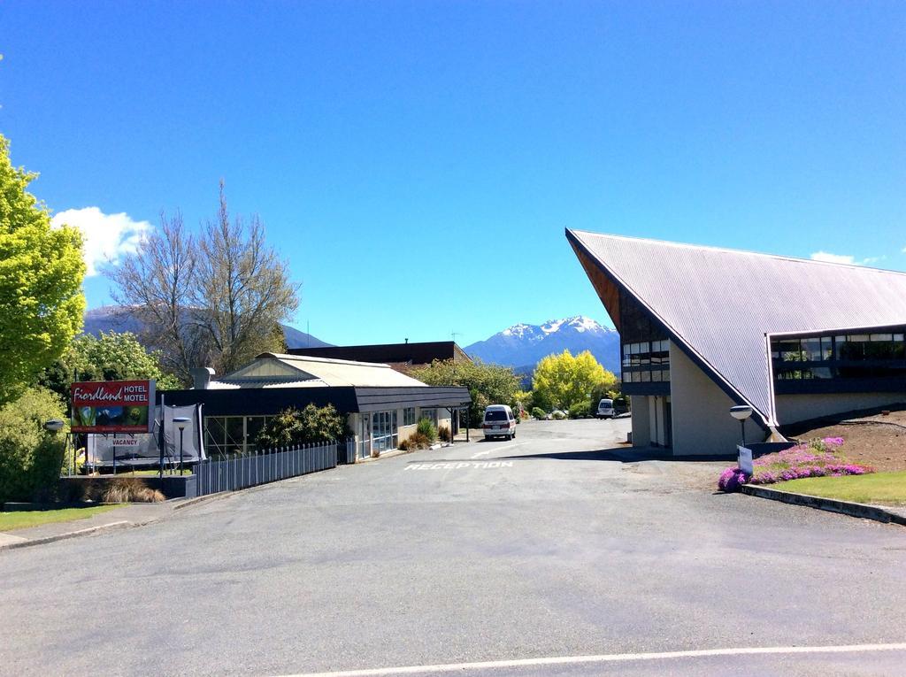 Fiordland Hotel Те Анау Екстериор снимка